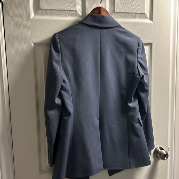 Tailored Theory pant suit in powder blue - Picture 9 of 11